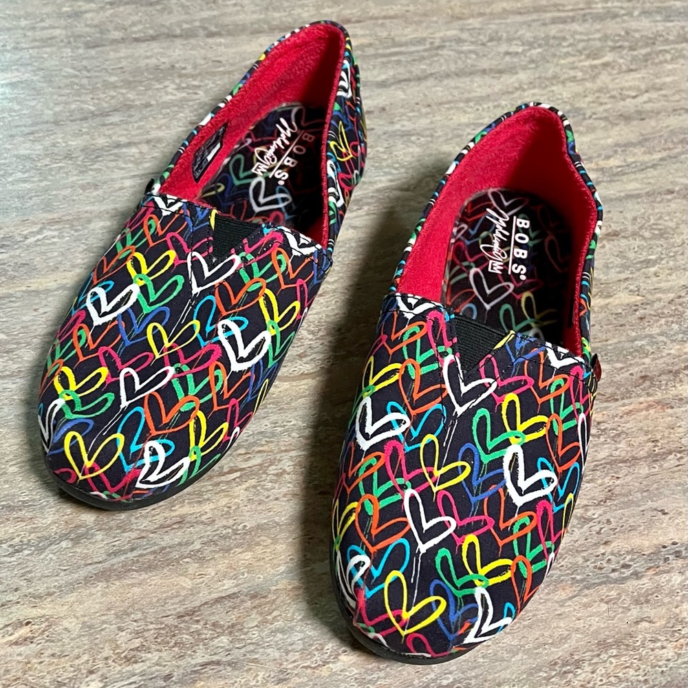 NWOT Bobs X JGoldwyn black slip ons with multicolored hearts - Picture 14 of 15